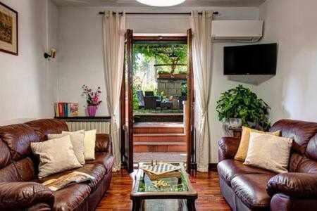 Gocce Villas - Villa De Flores Country Style Villa With Pool 마사루브렌세 외부 사진