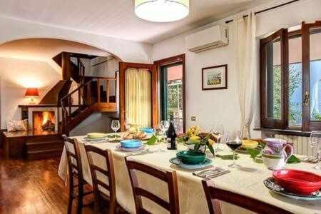 Gocce Villas - Villa De Flores Country Style Villa With Pool 마사루브렌세 외부 사진