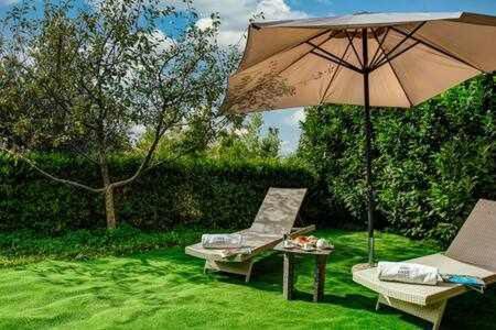 Gocce Villas - Villa De Flores Country Style Villa With Pool 마사루브렌세 외부 사진