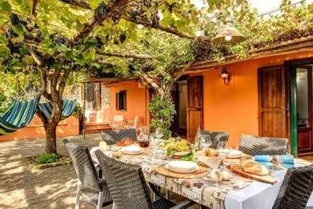 Gocce Villas - Villa De Flores Country Style Villa With Pool 마사루브렌세 외부 사진