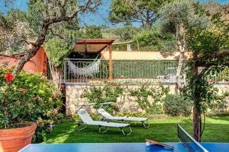 Gocce Villas - Villa De Flores Country Style Villa With Pool 마사루브렌세 외부 사진