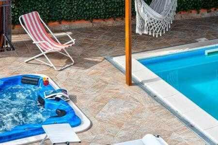 Gocce Villas - Villa De Flores Country Style Villa With Pool 마사루브렌세 외부 사진